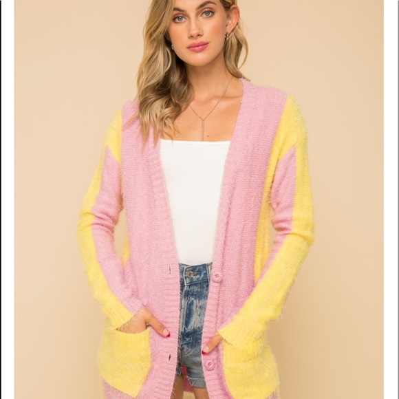 ONE SMALL Left💗💗 Beautiful hi quality sweater!!! - Picture 3 of 7